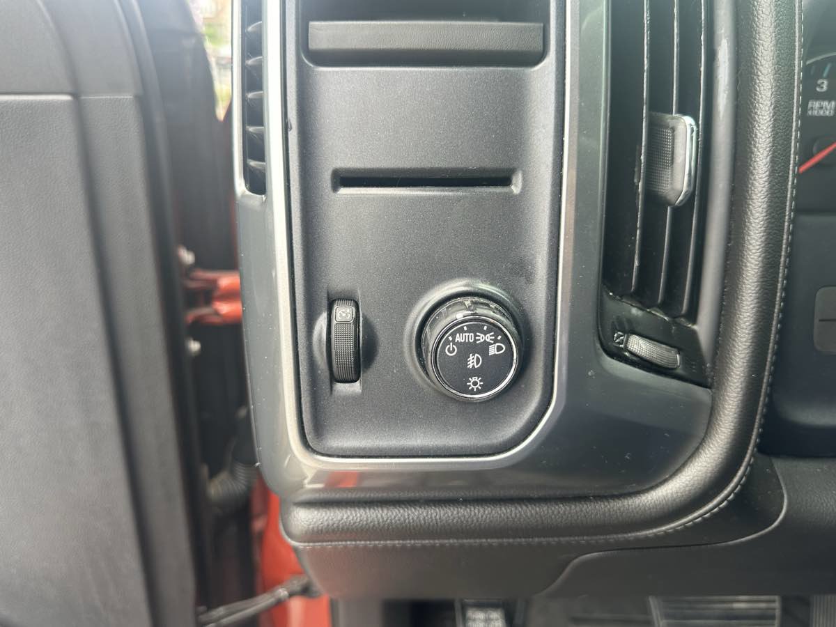 Used 2015 Chevrolet Silverado 1500 LTZ RWD image 15