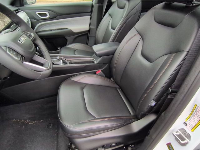 Used 2024 Jeep Compass Latitude w/ Sun and Sound Group AWD/4WD image 11