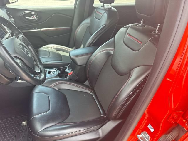 Used 2021 Jeep Cherokee Trailhawk AWD/4WD image 27