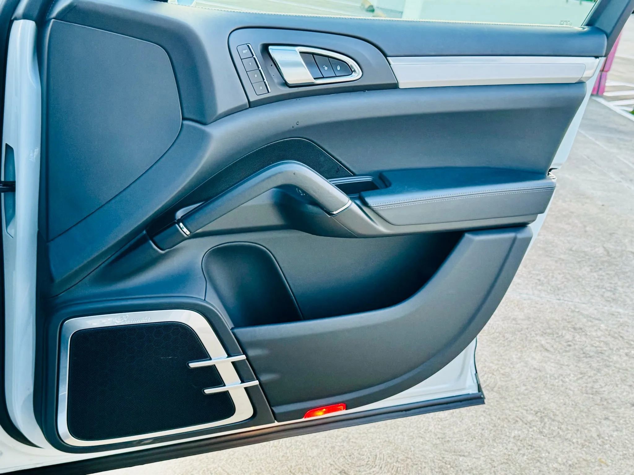 Used 2015 Porsche Cayenne Turbo image 39