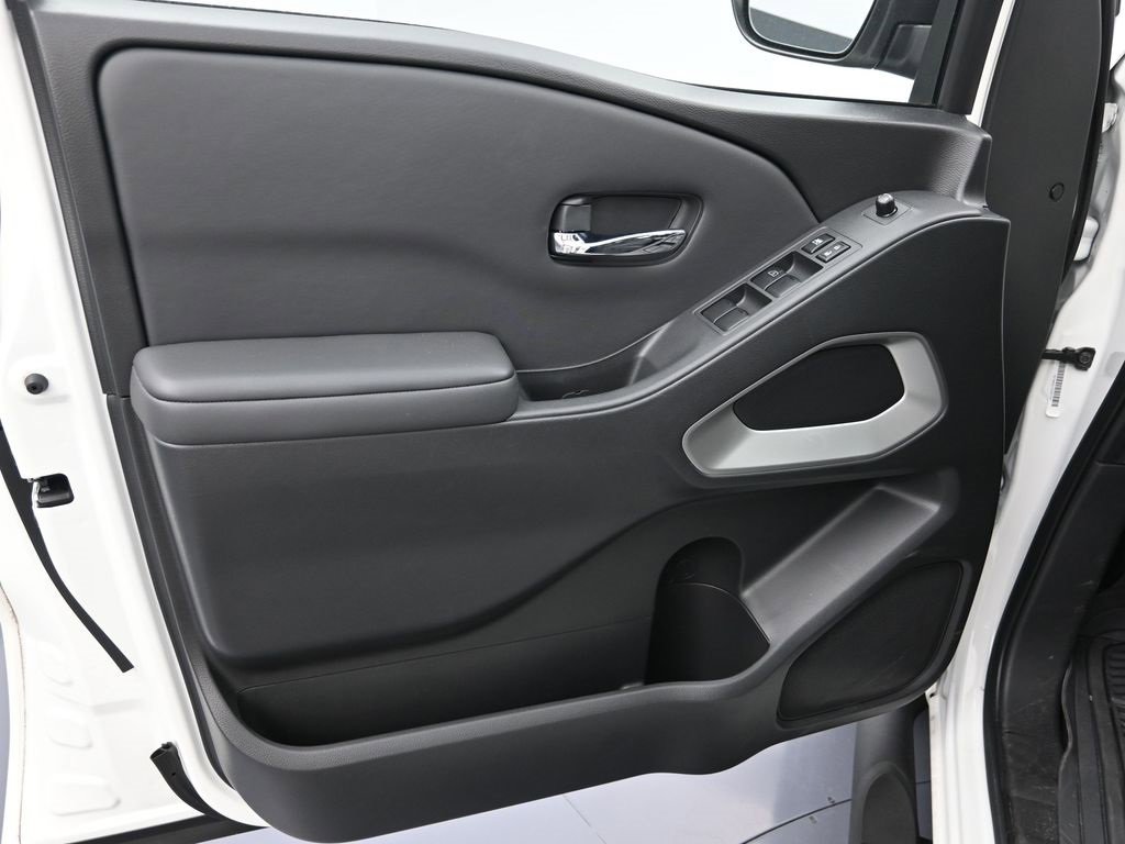 Used 2022 Nissan Frontier SV w/ Technology Package image 9