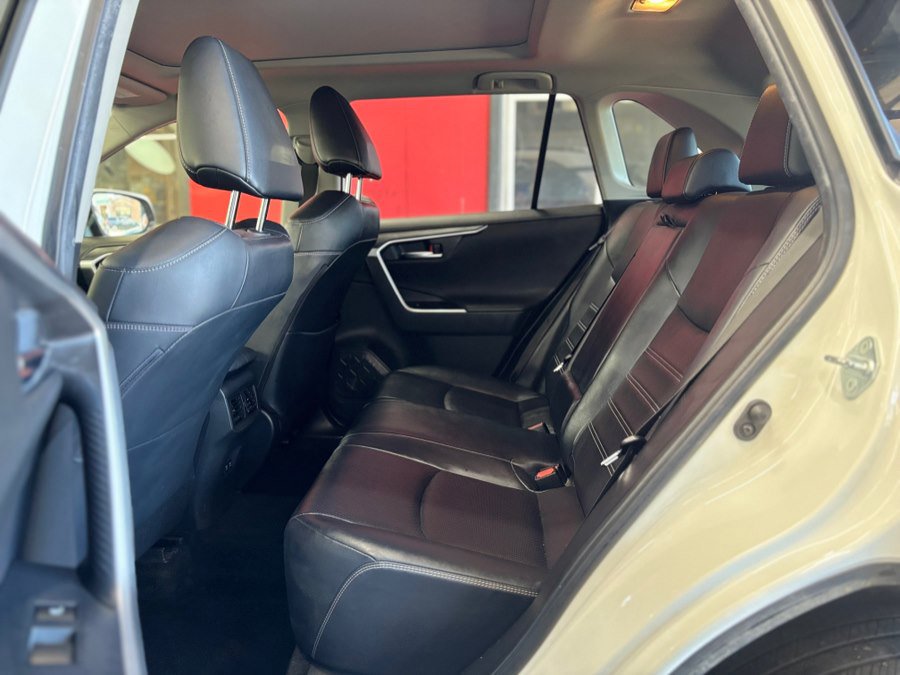 Used 2019 Toyota RAV4 Limited w/ Advanced Technology Package AWD/4WD image 14