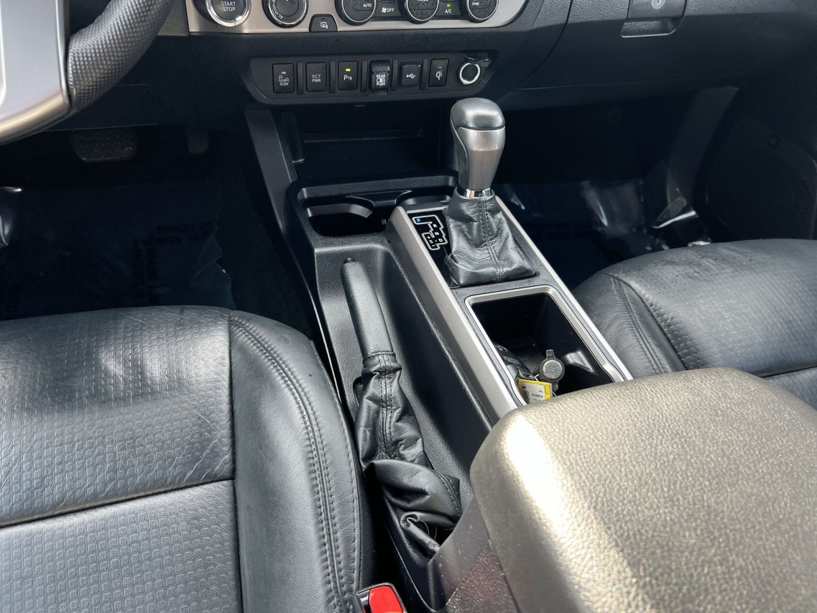 Used 2021 Toyota Tacoma Limited AWD/4WD image 23