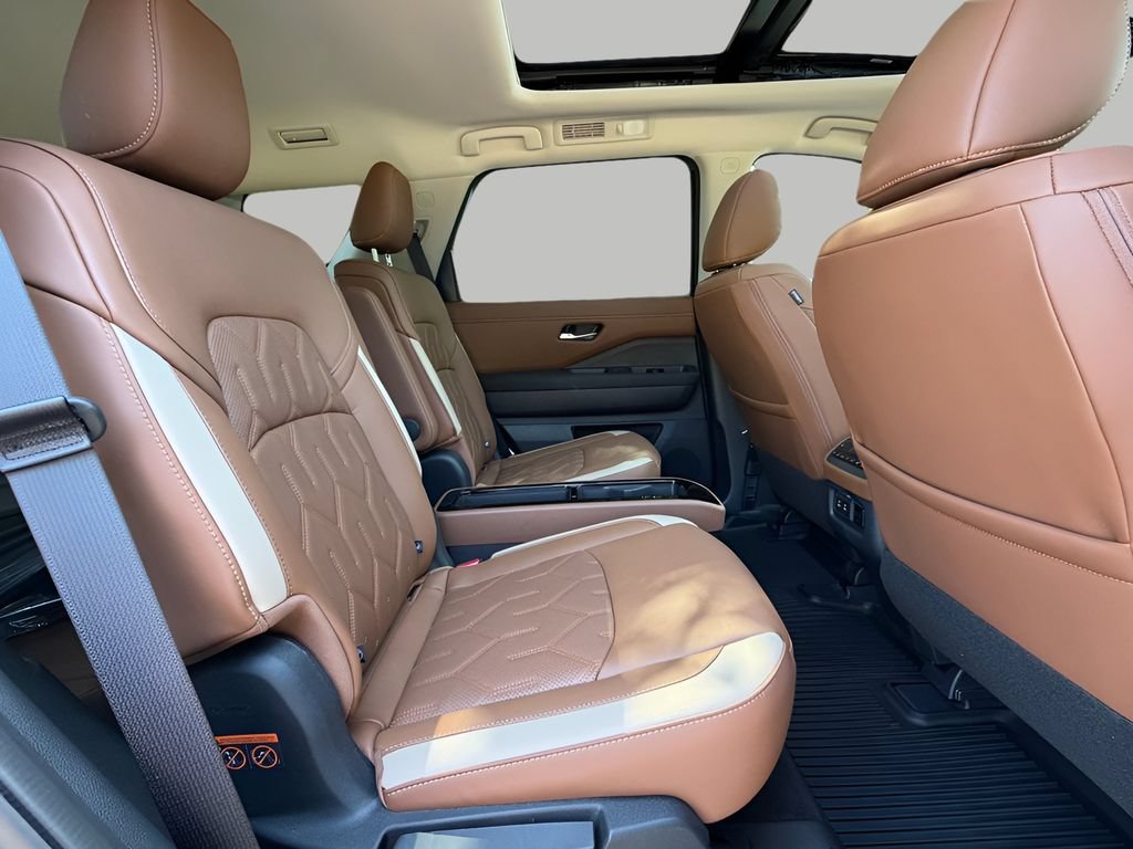 New 2026 Nissan Pathfinder Platinum AWD/4WD image 9
