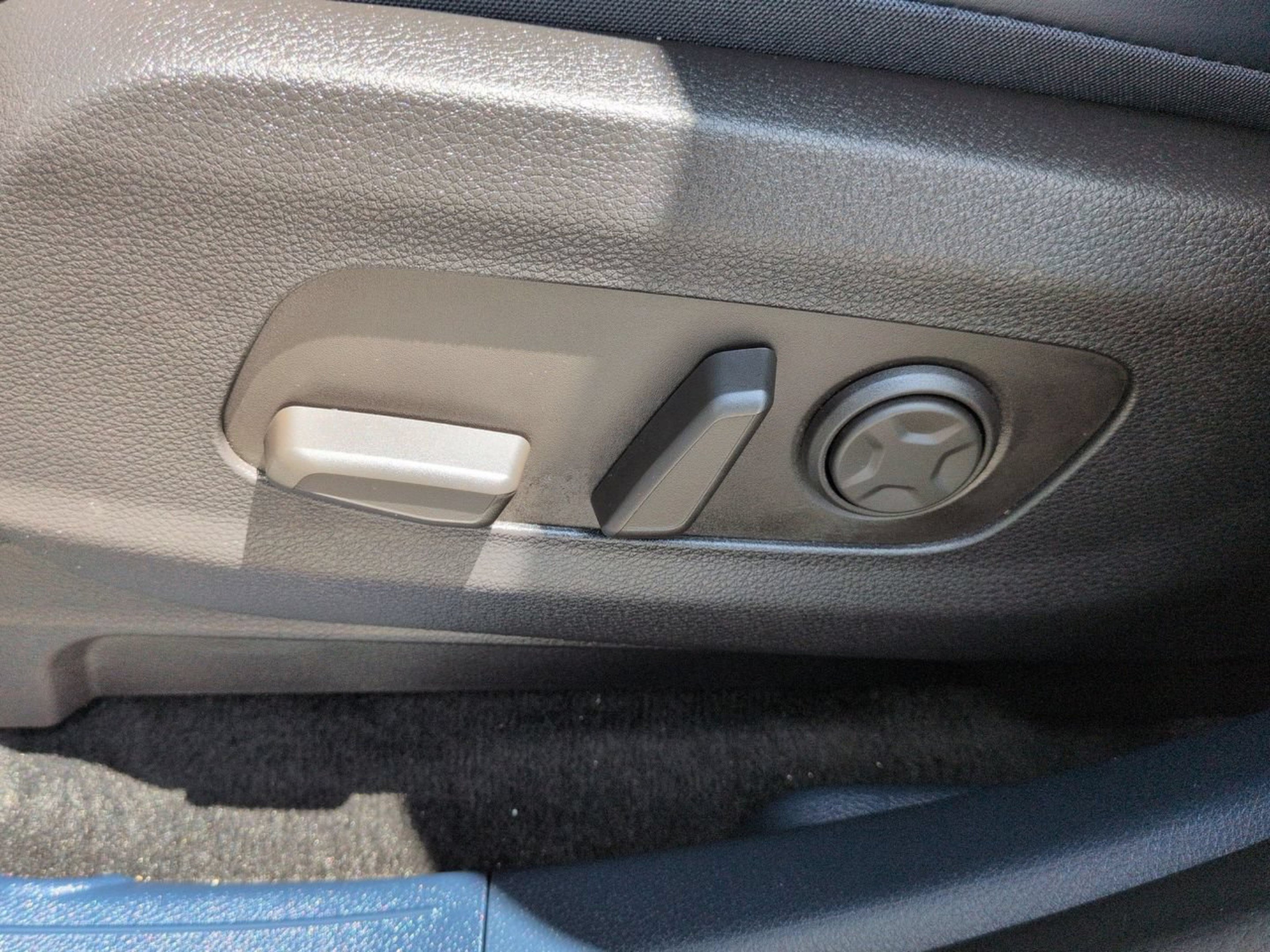 Certified 2026 Kia Carnival SX FWD image 25