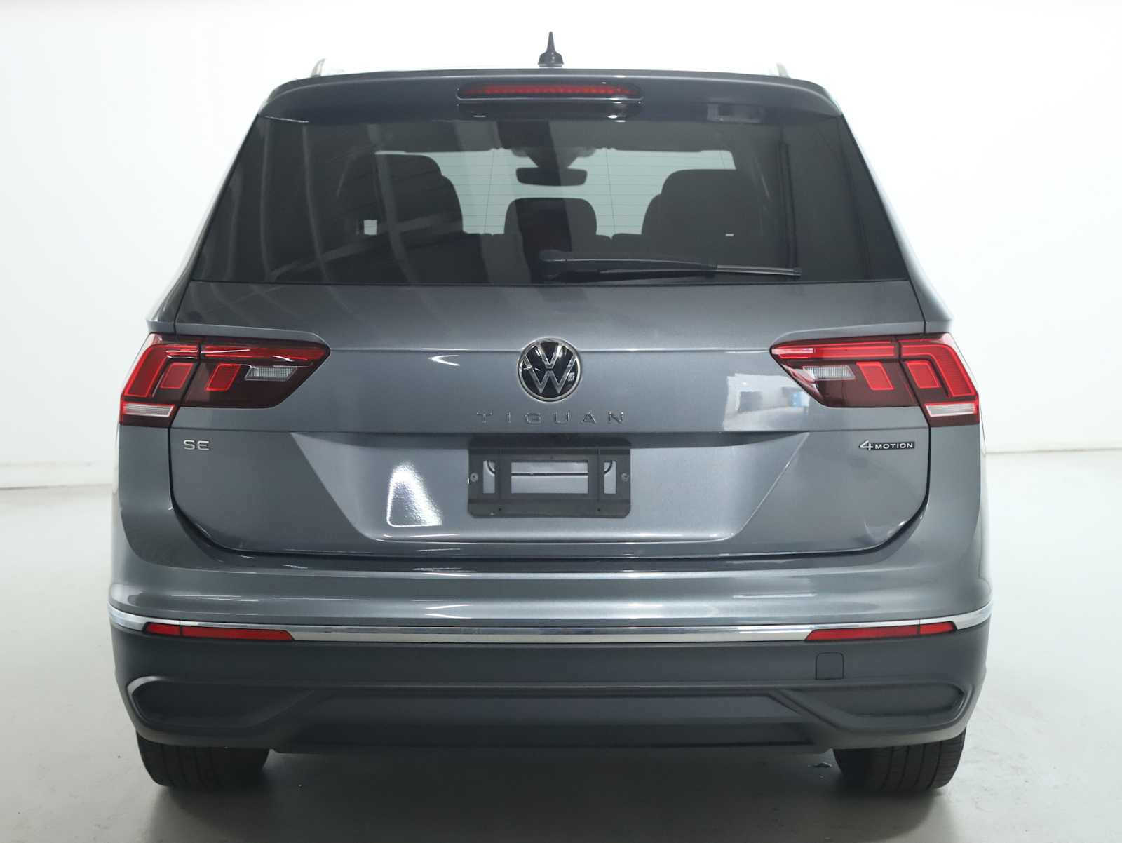 Certified 2024 Volkswagen Tiguan SE w/ Panoramic Sunroof Package AWD/4WD image 45