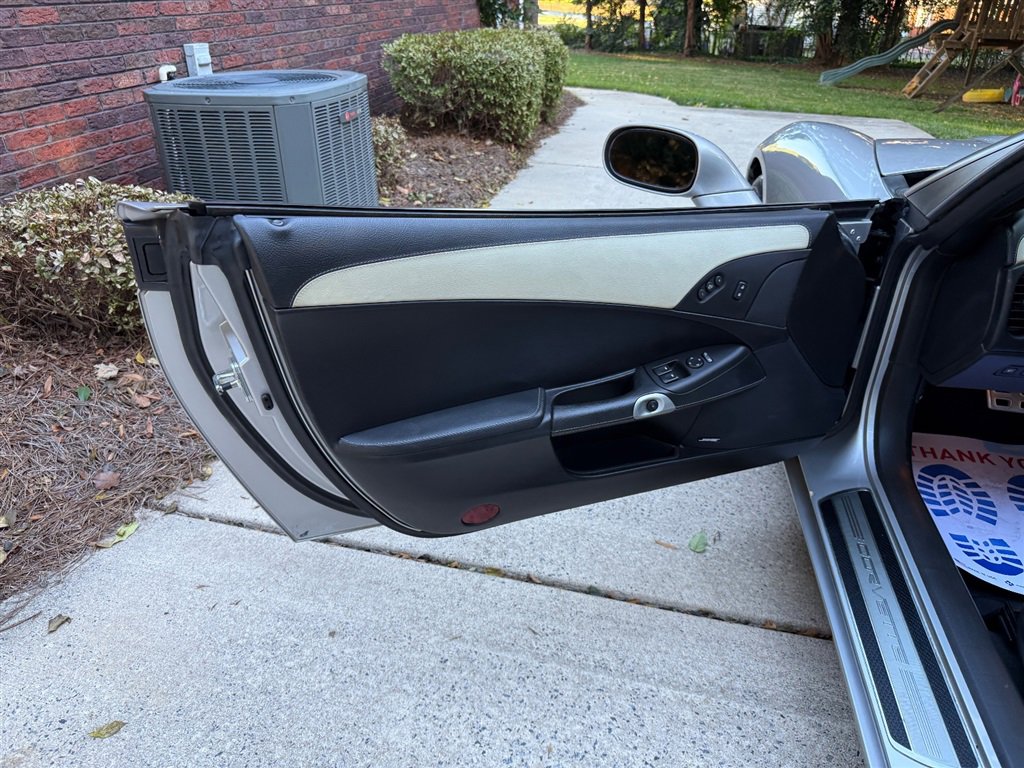 Used 2008 Chevrolet Corvette Convertible w/ Preferred Equipment Group RWD image 42