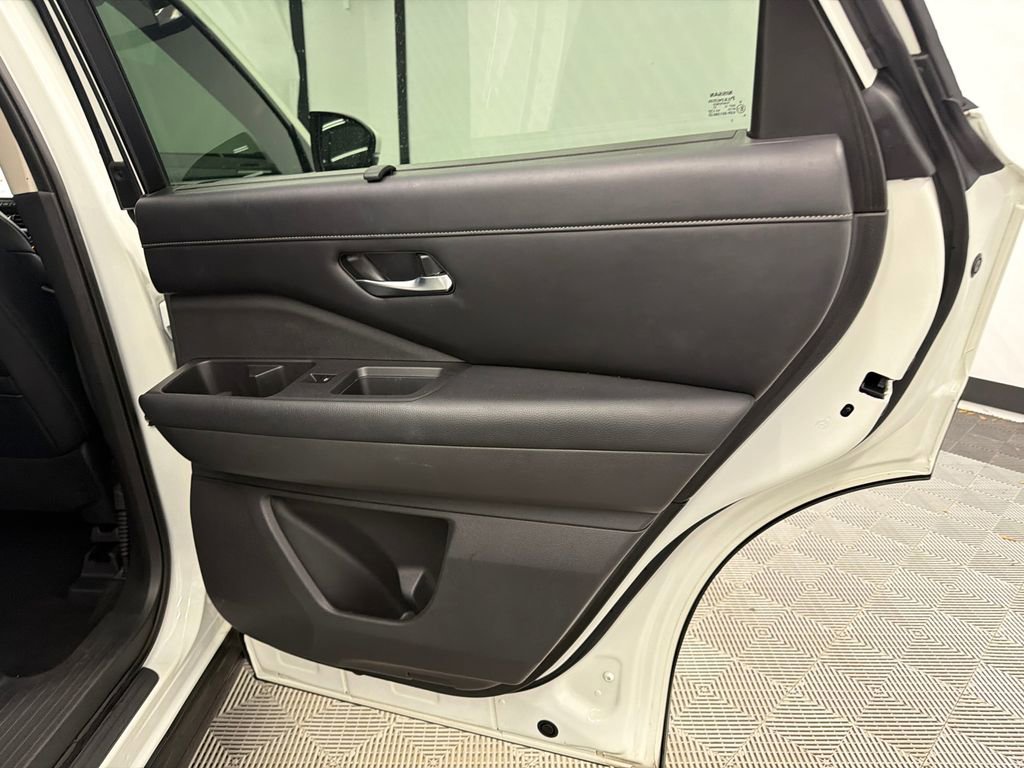 Used 2023 Nissan Pathfinder SL w/ SL Premium Package FWD image 17