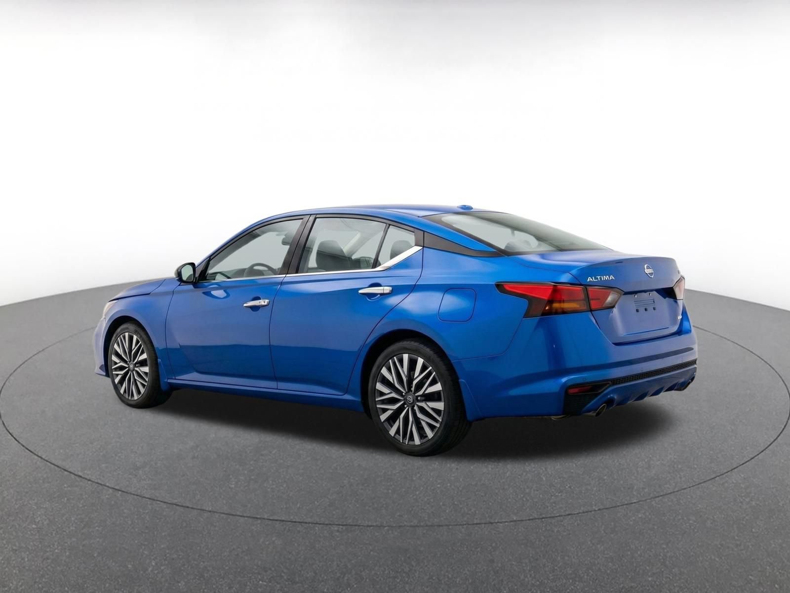 Used 2025 Nissan Altima 2.5 SV FWD image 7