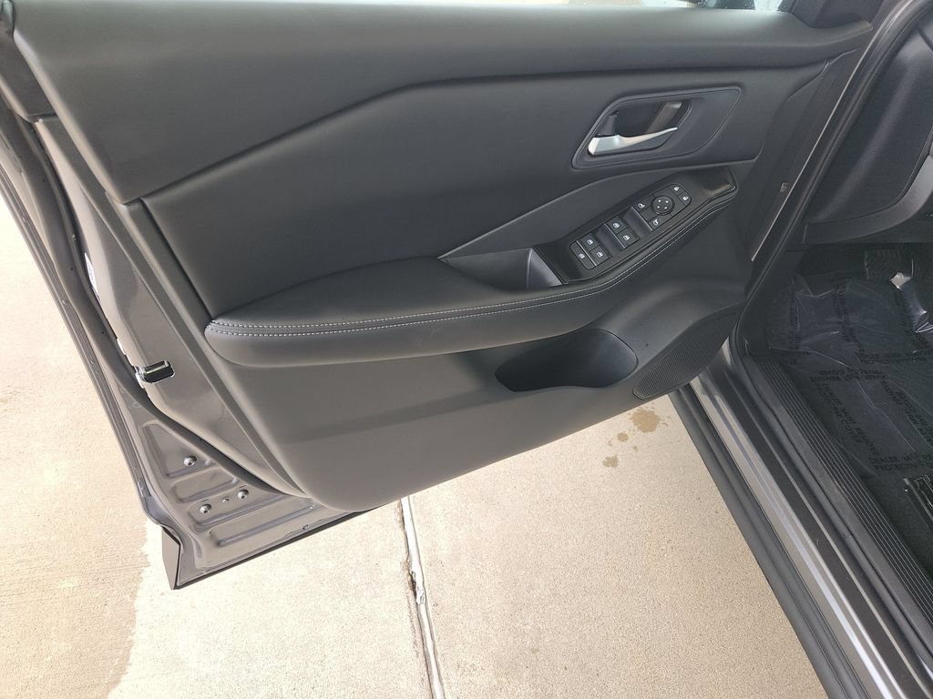 Used 2026 Nissan Rogue SV FWD image 28
