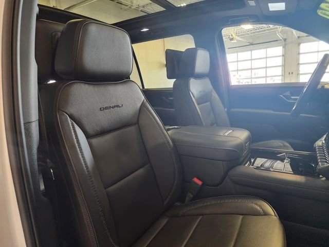 Used 2025 GMC Yukon XL Denali w/ Advanced Technology Package image 23