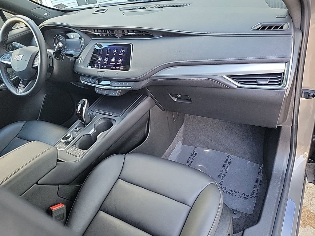 Used 2020 Cadillac XT4 Premium Luxury w/ Cold Weather Package image 13
