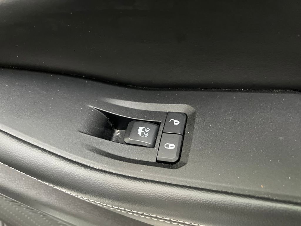 Used 2024 Jeep Grand Cherokee L Laredo image 28