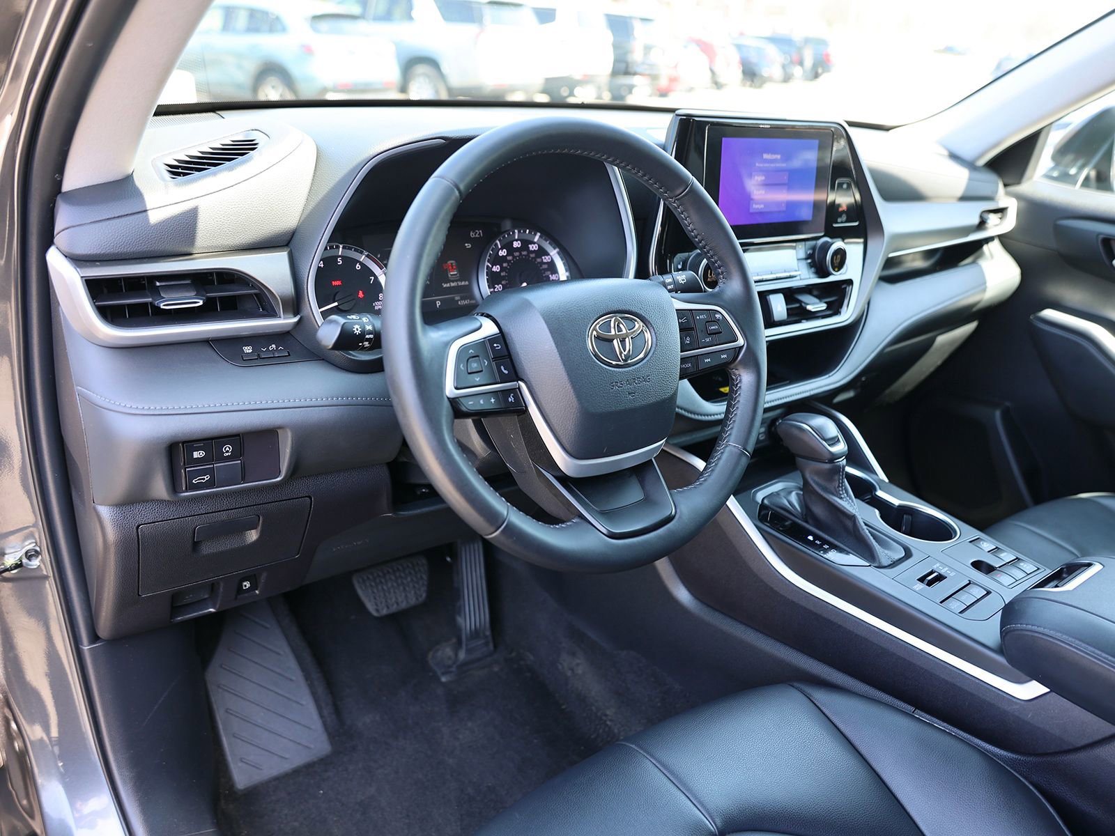 Used 2023 Toyota Highlander XLE image 17