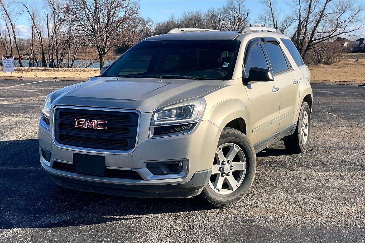 Used 2013 GMC Acadia SLE image 2