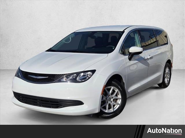 Used 2017 Chrysler Pacifica LX image 1