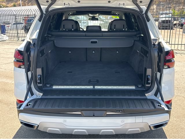 Used 2025 BMW X5 xDrive50e AWD/4WD image 31