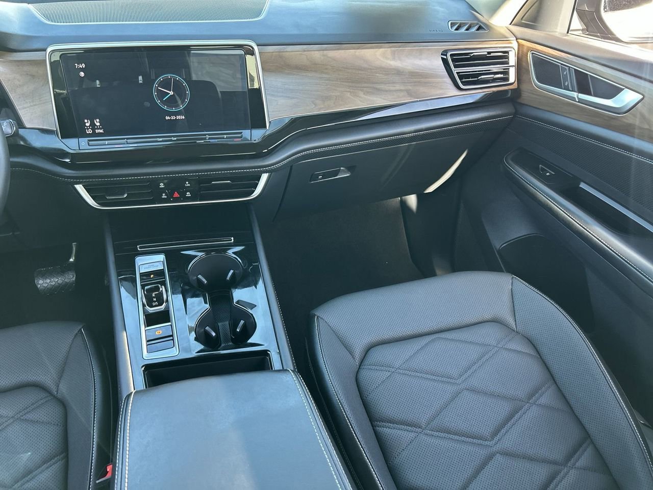 Used 2024 Volkswagen Atlas SE AWD/4WD image 13