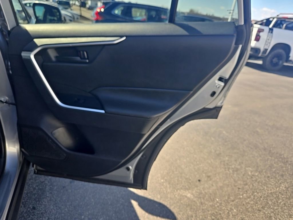 Used 2019 Toyota RAV4 LE image 28