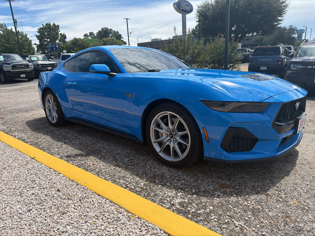 Used 2025 Ford Mustang GT Premium RWD image 4