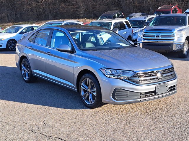 Used 2024 Volkswagen Jetta SE image 7