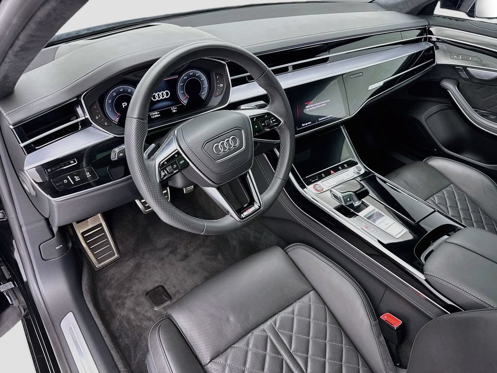 Used 2024 Audi S8 AWD/4WD image 9