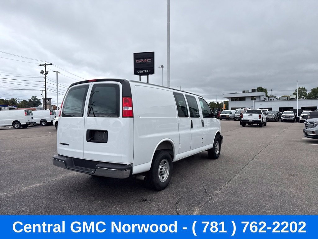 Used 2025 Chevrolet Express 2500 w/ Driver Convenience Package RWD image 5
