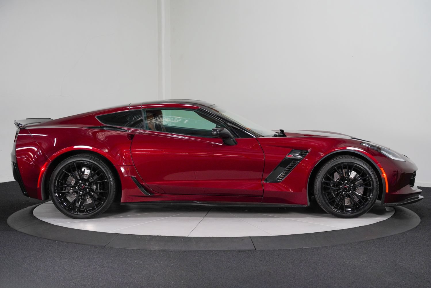 Used 2016 Chevrolet Corvette Z06 w/ 3LZ Preferred Equipment Group RWD image 10