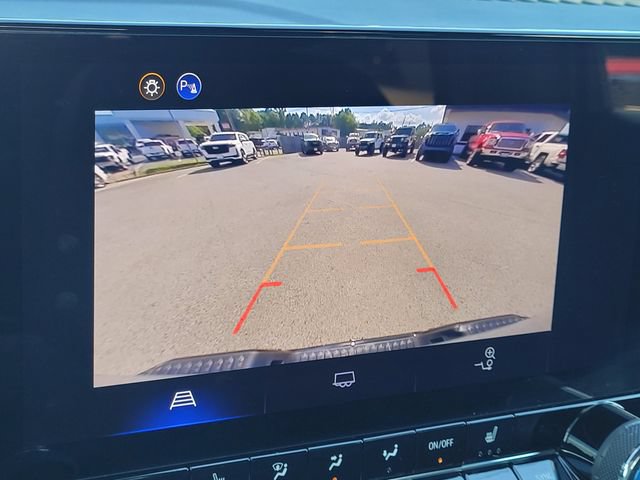 Used 2025 Chevrolet Colorado Trail Boss AWD/4WD image 19