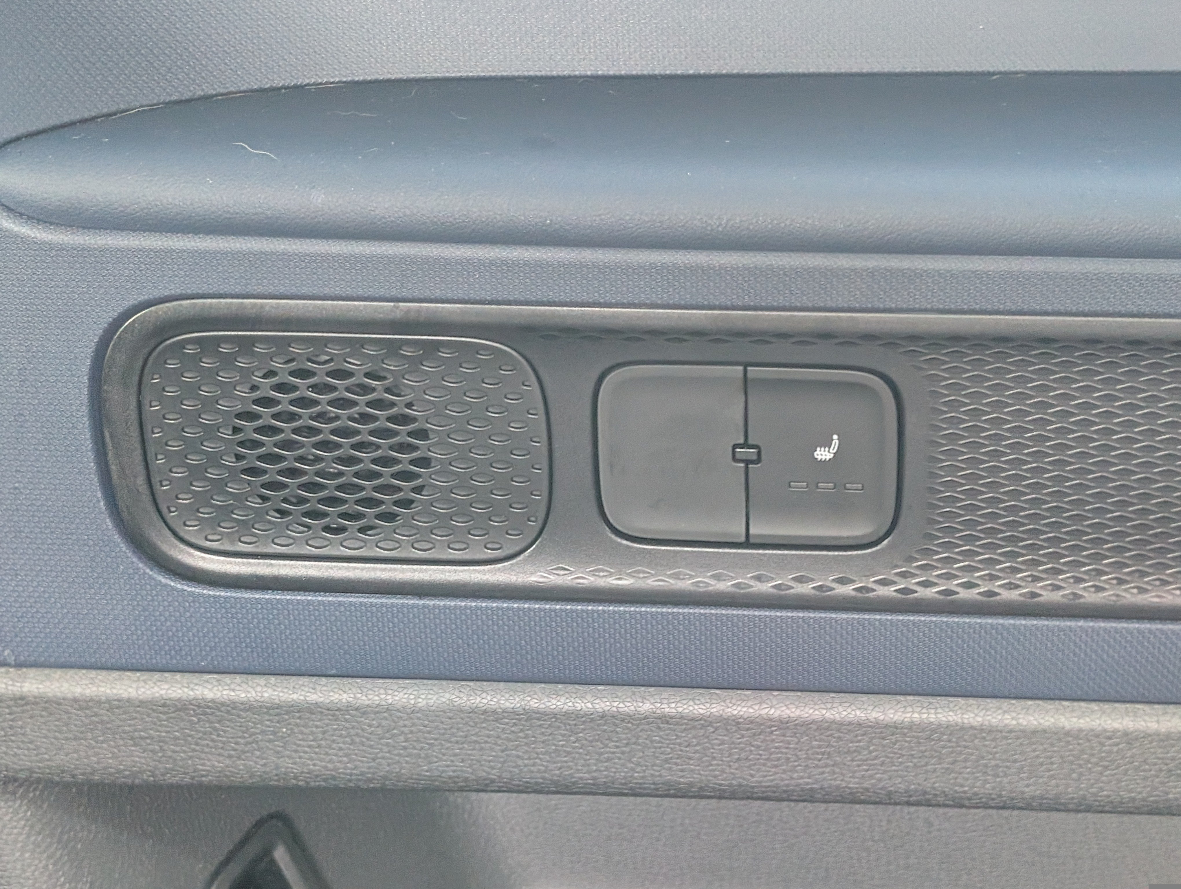 Used 2025 Volkswagen ID. Buzz Pro S Plus RWD image 16