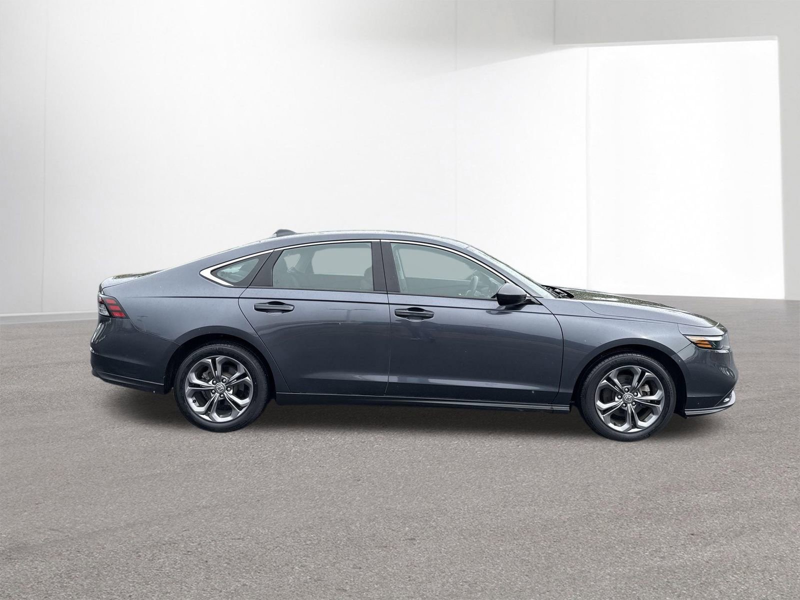 Used 2023 Honda Accord EX image 9