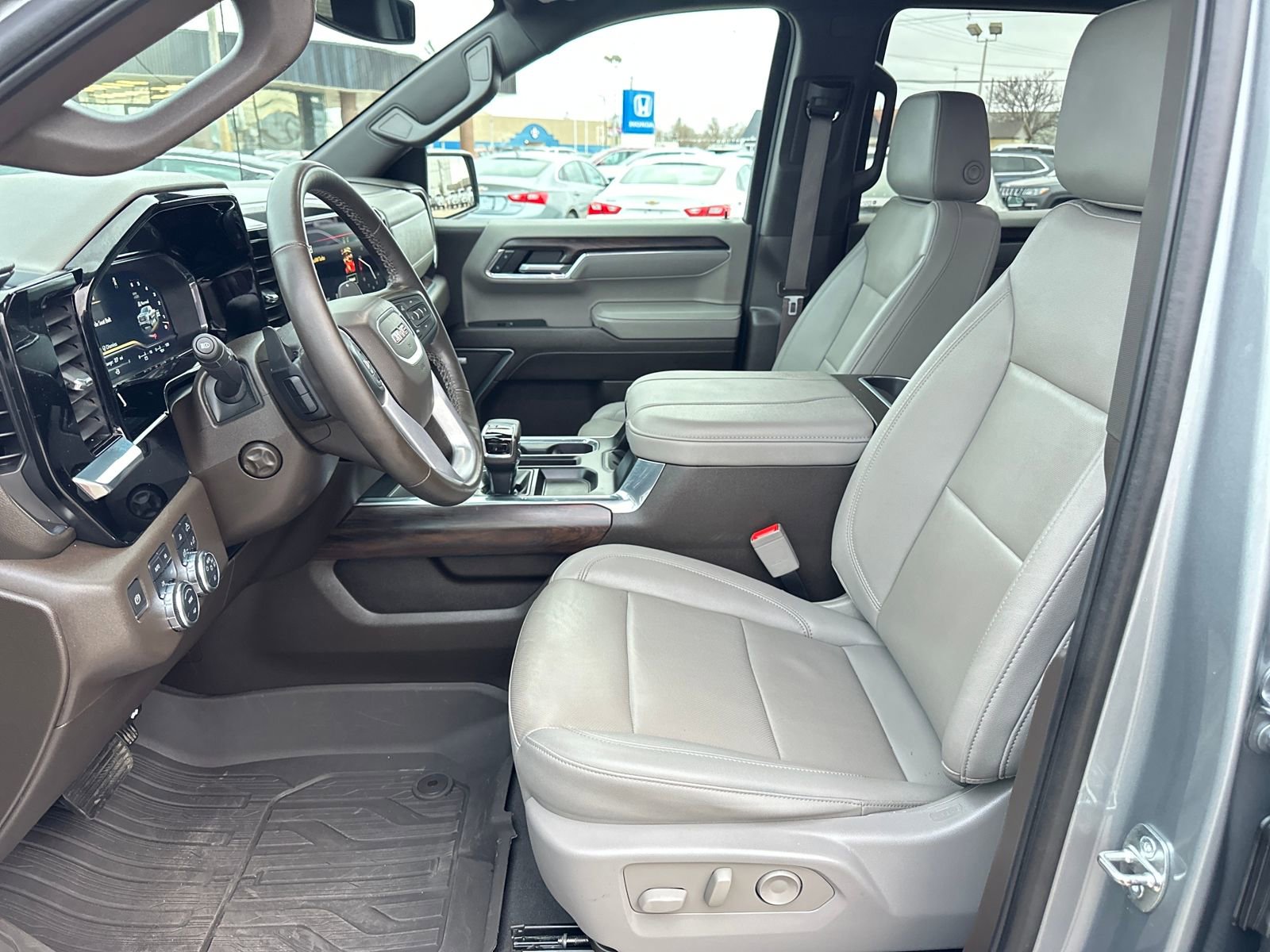 Used 2023 GMC Sierra 1500 SLT image 16