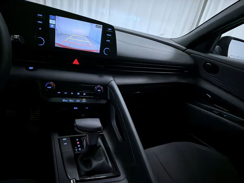 Used 2025 Hyundai Elantra Sport image 19