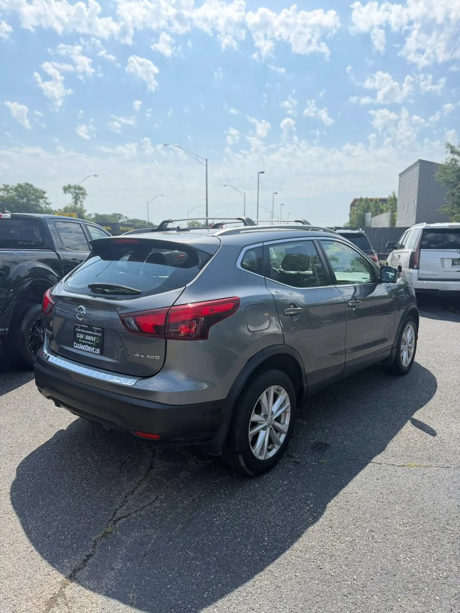 Used 2018 Nissan Rogue Sport SV w/ SV Technology Package AWD/4WD image 5