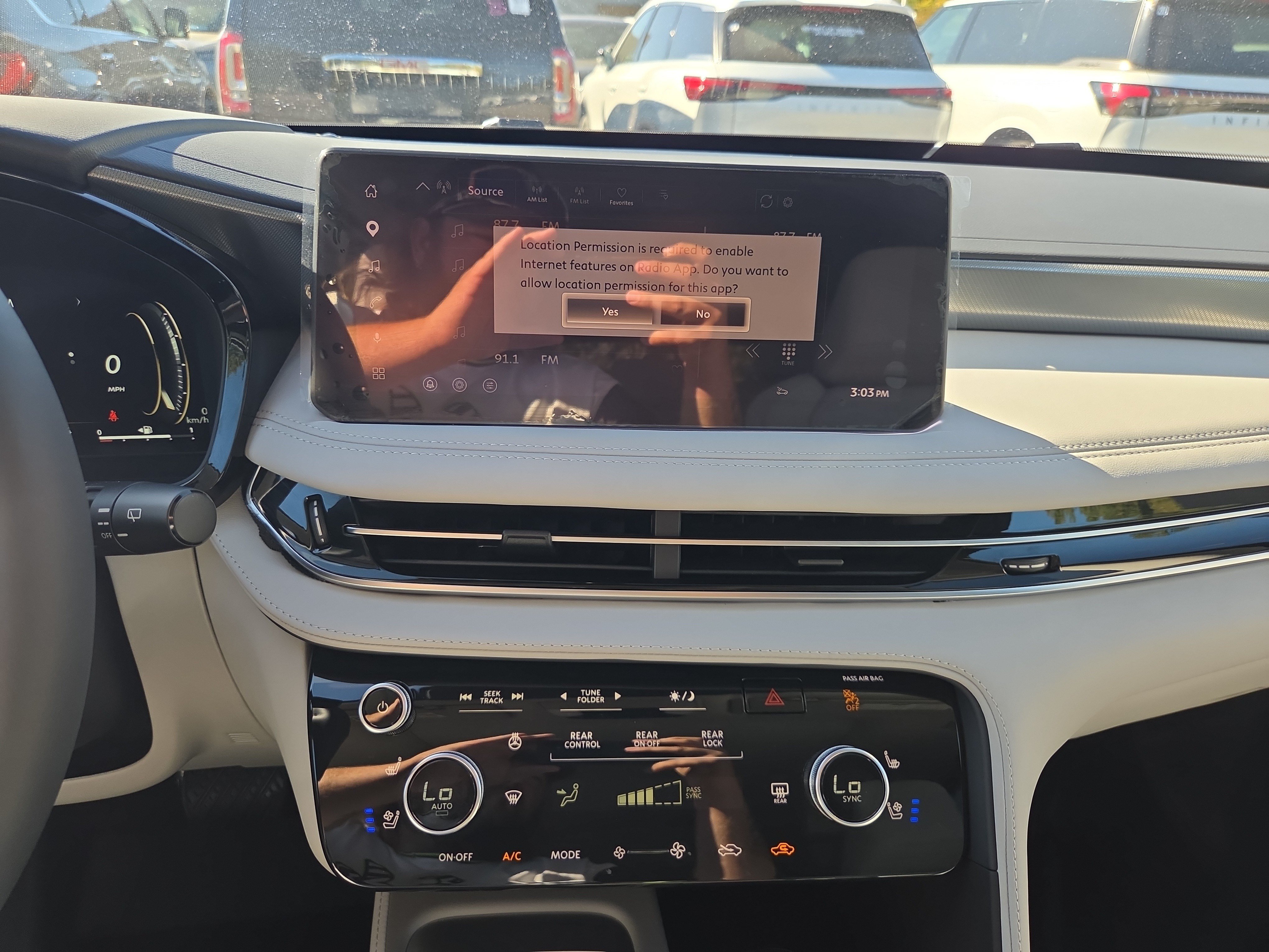 Used 2027 INFINITI QX60 Luxe w/ Cargo Package FWD image 13