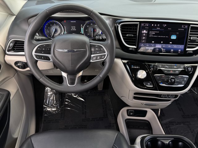 Used 2024 Chrysler Pacifica Touring-L FWD image 12
