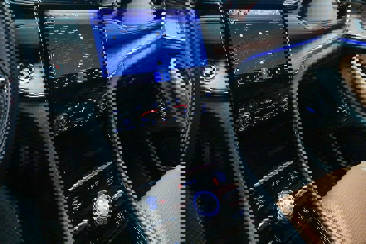 Used 2022 Jeep Grand Cherokee Summit w/ Advanced Protech Group IV image 19