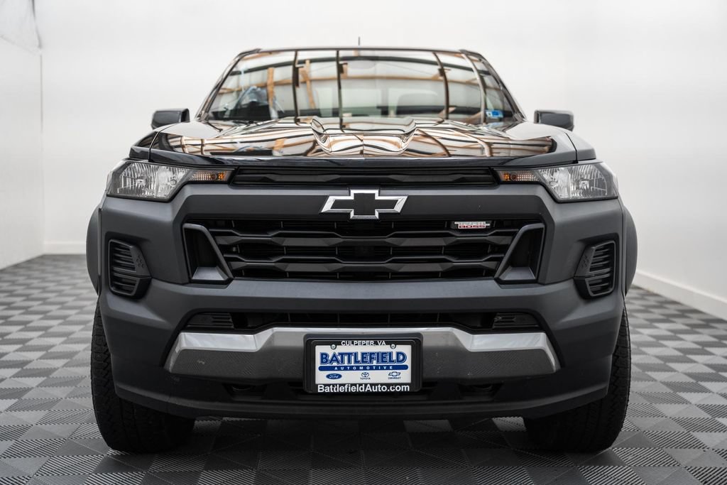 Used 2024 Chevrolet Colorado Trail Boss w/ Advanced Trailering Package AWD/4WD image 2