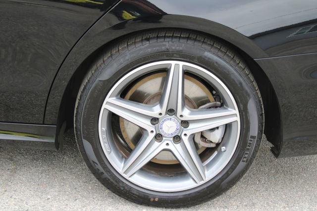 Used 2017 Mercedes-Benz E 400 4MATIC Wagon image 8