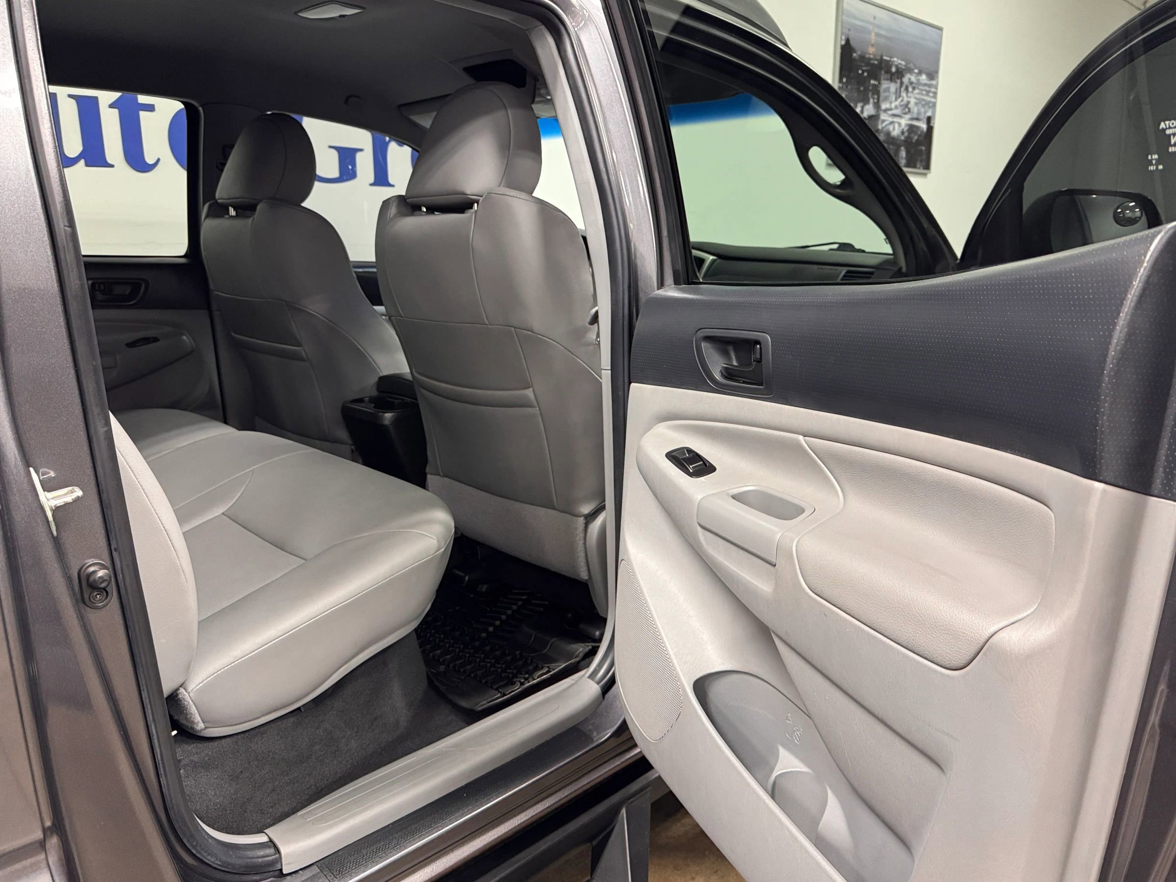 Used 2015 Toyota Tacoma 4x4 Double Cab w/ Limited Package image 17