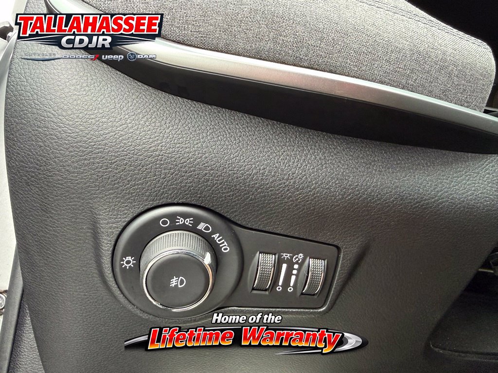Used 2025 Jeep Compass Latitude AWD/4WD image 39