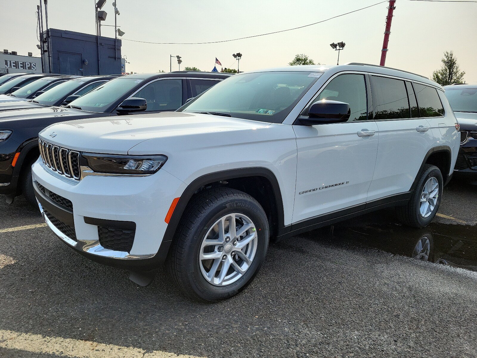 New 2023 Jeep Grand Cherokee L Laredo AWD/4WD image 3