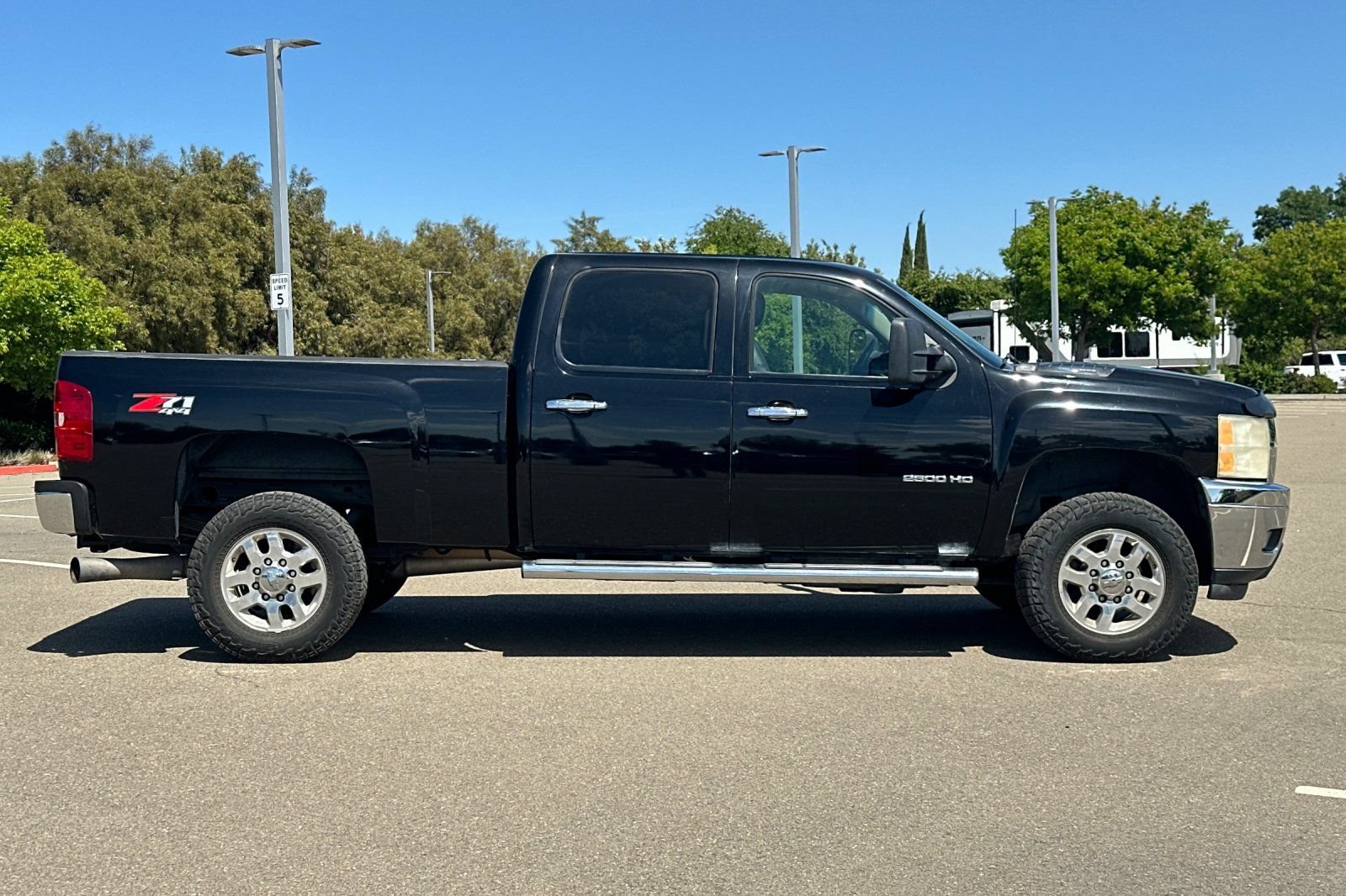 Used 2011 Chevrolet Silverado 2500 LTZ w/ LTZ Plus Package AWD/4WD image 3