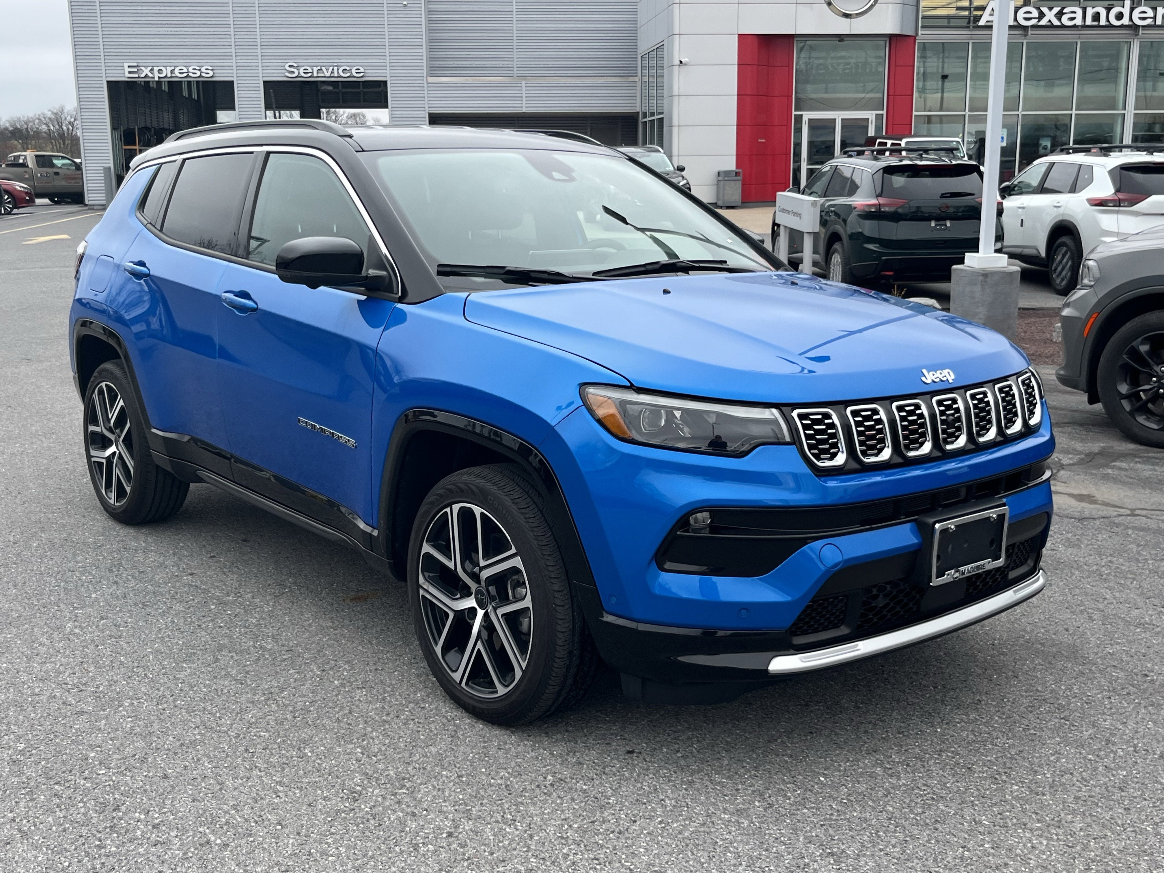 Used 2023 Jeep Compass Limited image 1