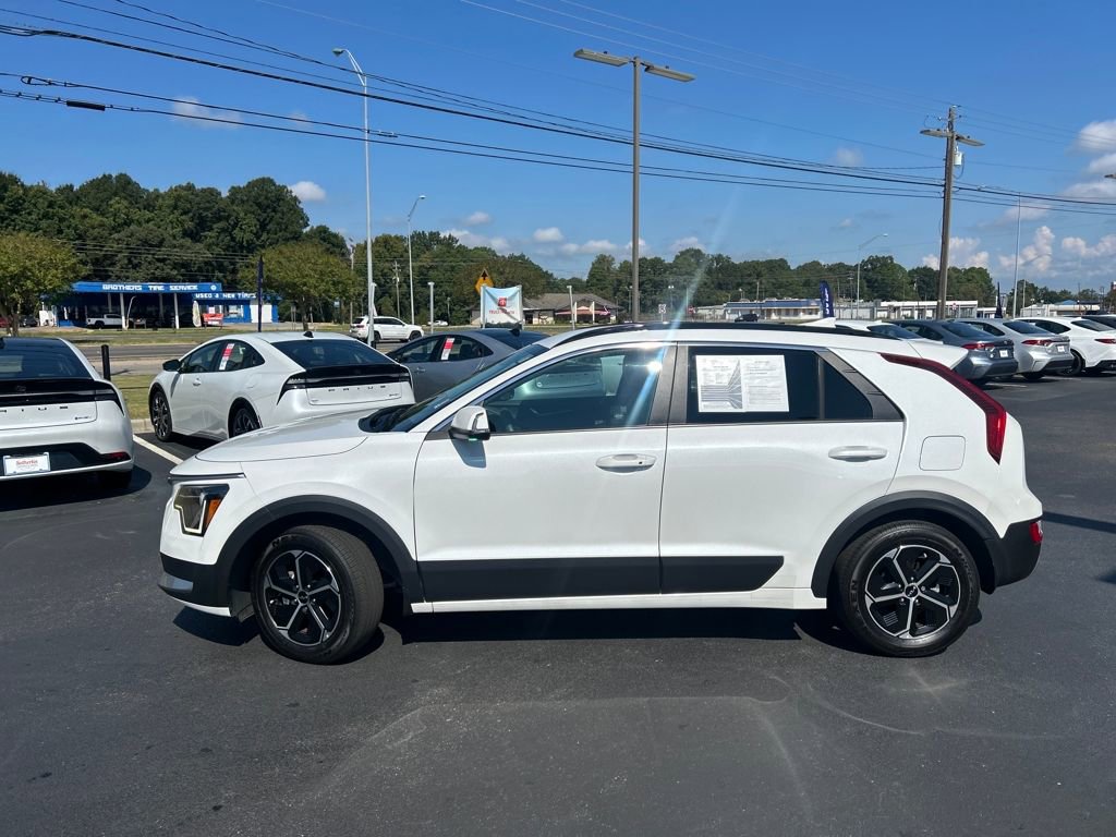 Used 2023 Kia Niro EX image 2