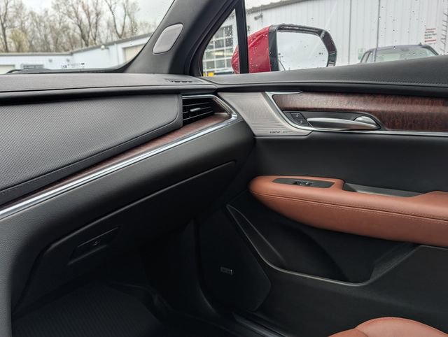 Used 2025 Cadillac XT5 Sportv w/ Technology Package AWD/4WD image 30