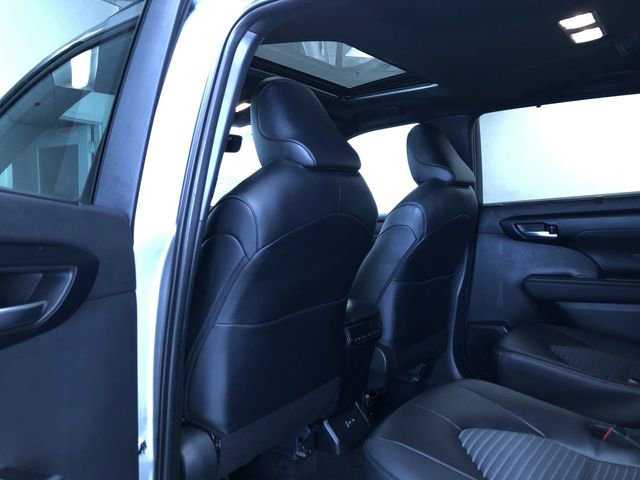 Certified 2025 Toyota Highlander XSE image 16