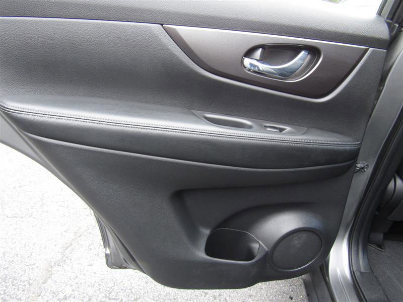 Used 2016 Nissan Rogue S image 26