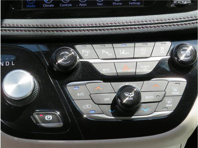 Used 2019 Chrysler Pacifica Limited FWD image 28