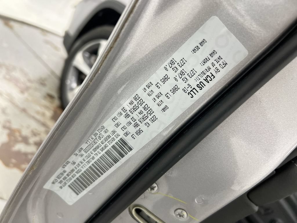 Used 2019 Jeep Cherokee Limited FWD image 27